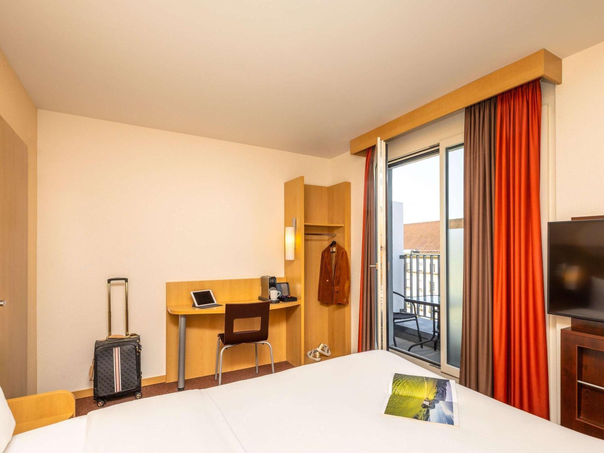 Ibis Bahnhof Hotel 2*