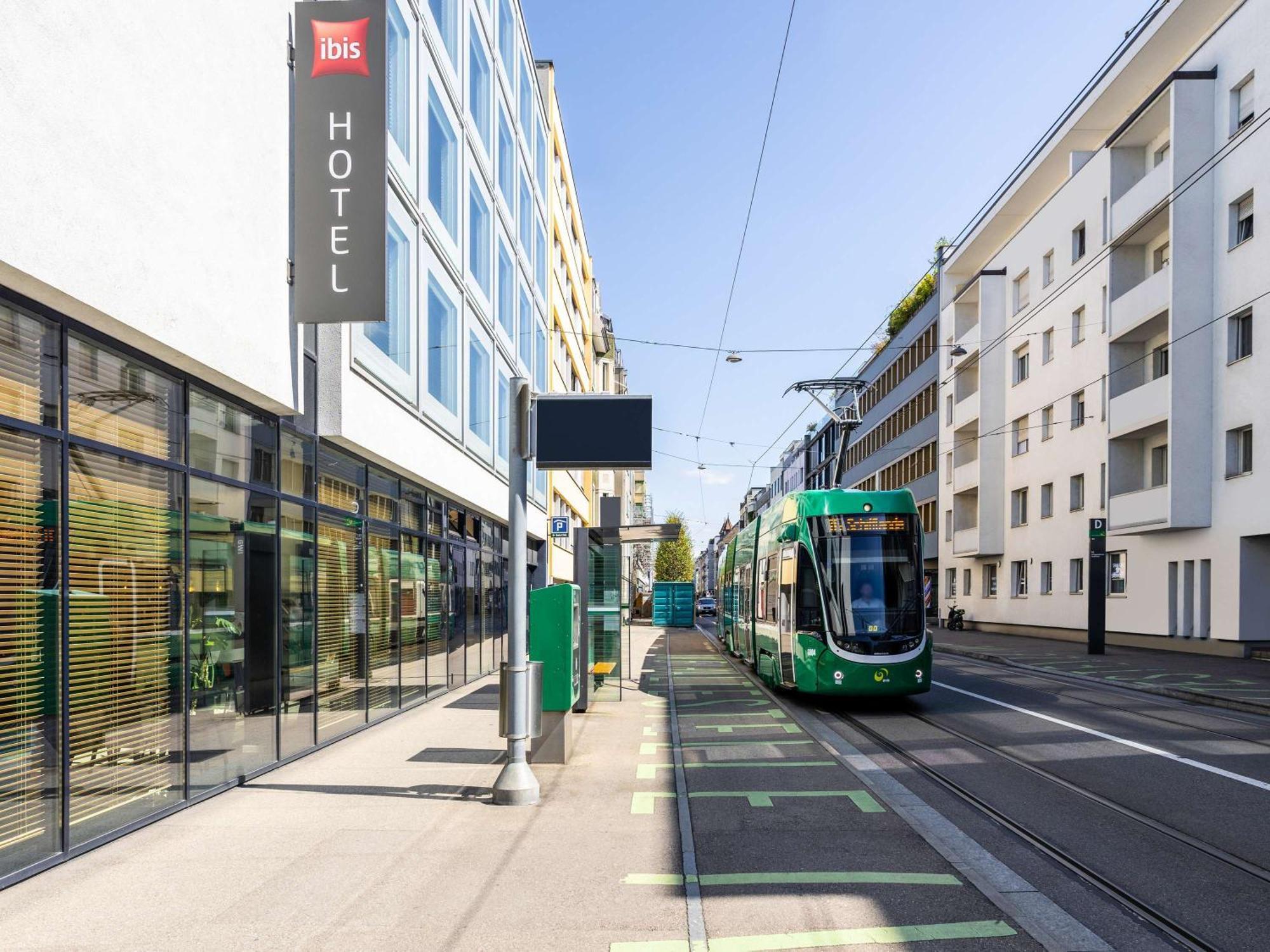 Ibis Bahnhof Hotel 2*