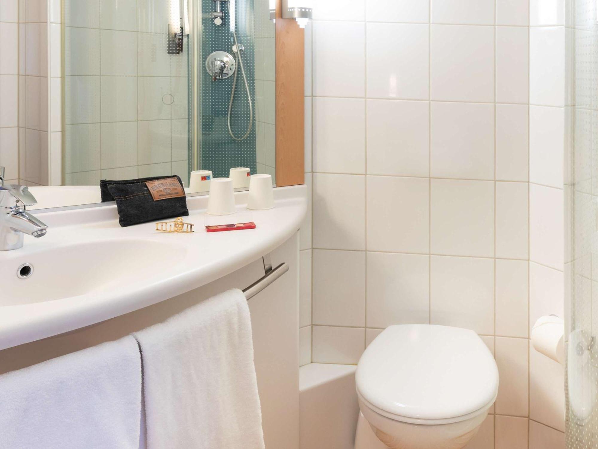 Hotel Ibis Bahnhof 2*